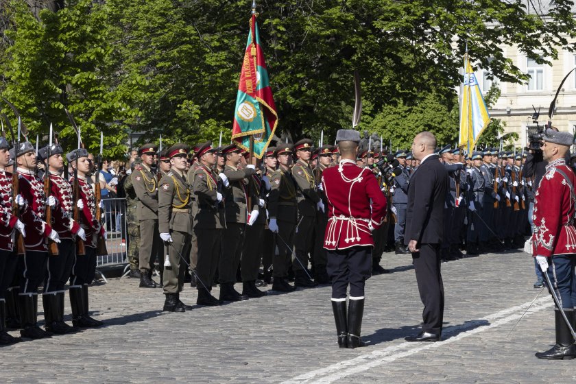 На Гергьовден е и Денят на храбростта и Българската армия.