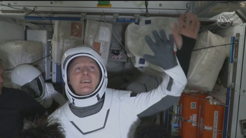 Четирима астронавти напуснаха Международната космическа станция след 6-месечна мисия. Връщането