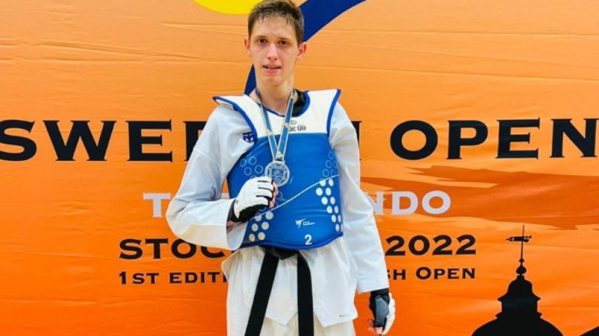 17-годишният българин Денис Димитров спечели сребърен медал от турнира по