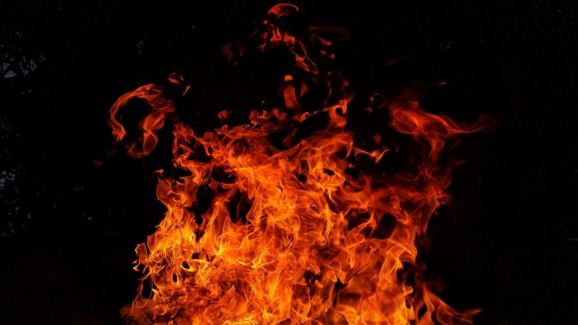 Пожар гори в мола на Цариградско шосе в София, научи