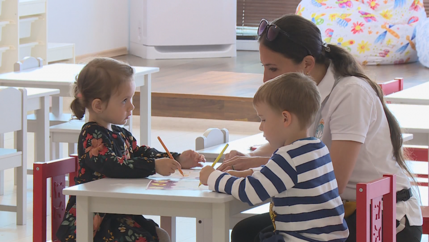Усмивки за Украйна е първият детски център във Варна, който