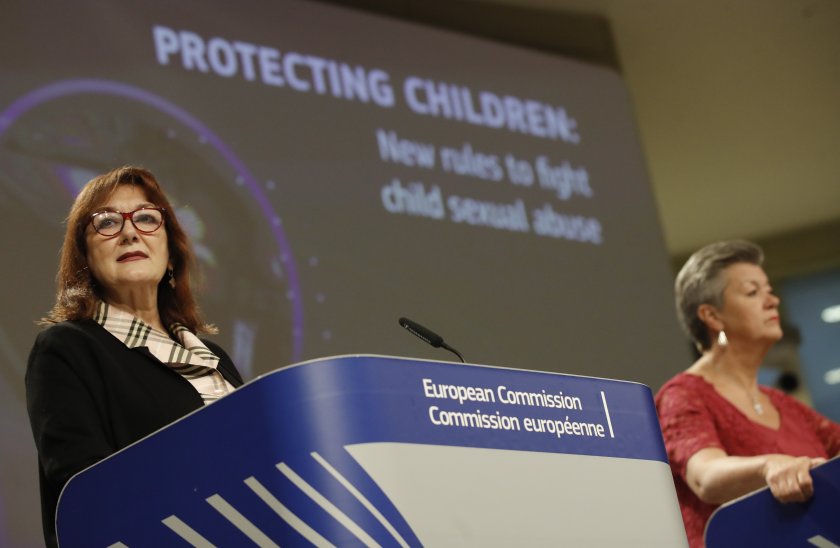 предлага закон борба сексуалното насилие деца интернет