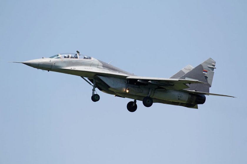 Български изтребители МиГ-29 са ексортирали вчера пътнически самолет, за който