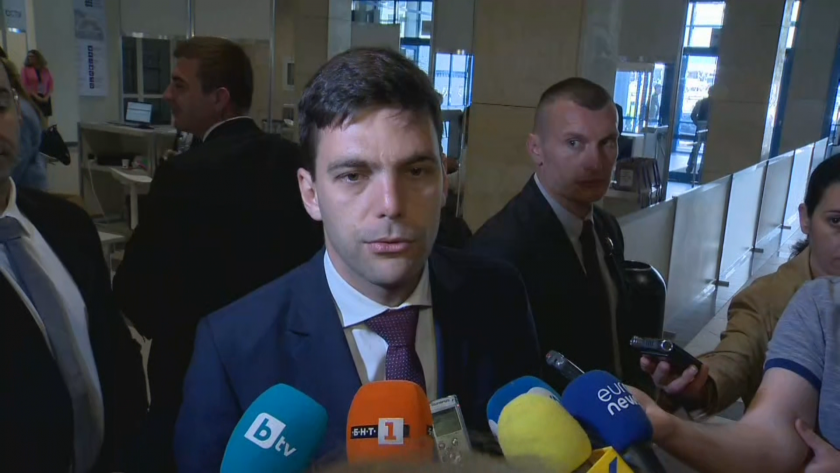 Вицепрезидентът и председателят на Народното събрание с противоречиви оценки за