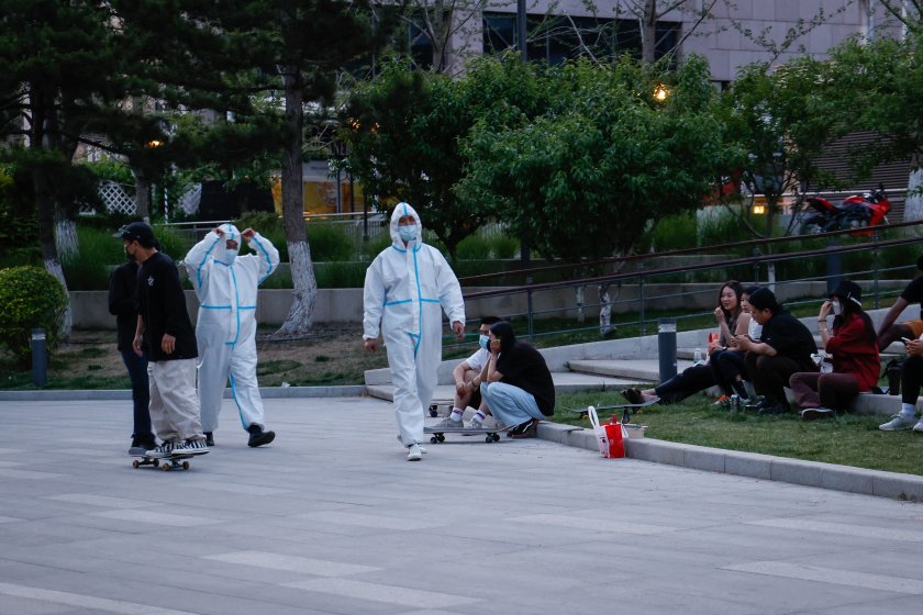 Все повече жители на Шанхай са свободни да отидат до