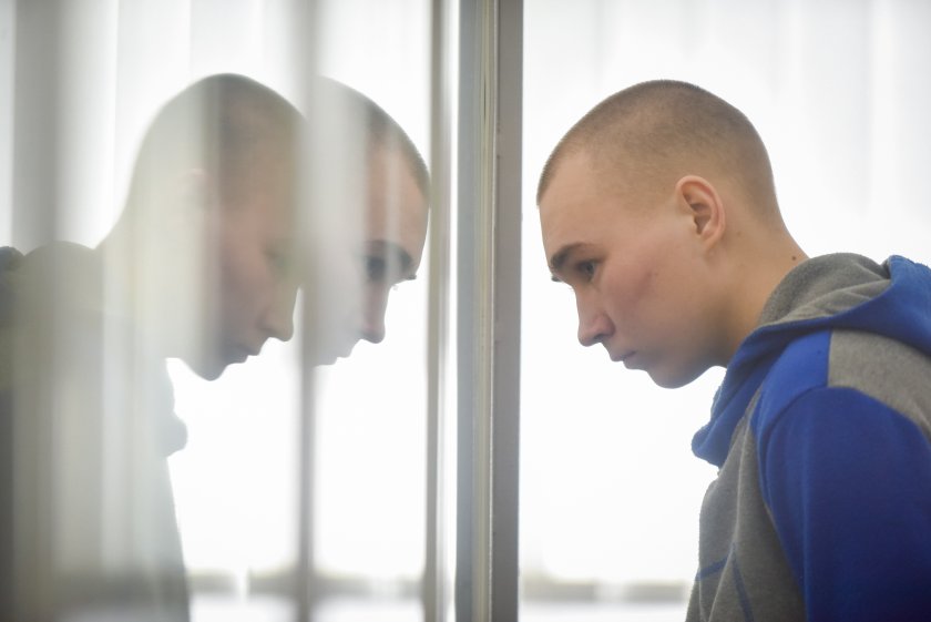 Доживотен затвор за 21-годишния руски войник, убил невъоръжен украински гражданин.