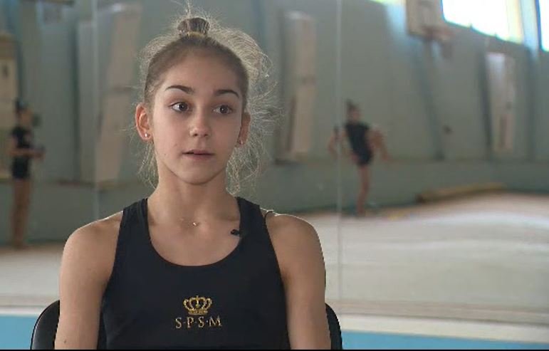 Младата и талантлива състезателка по художествена гимнастика Никол Тодорова е