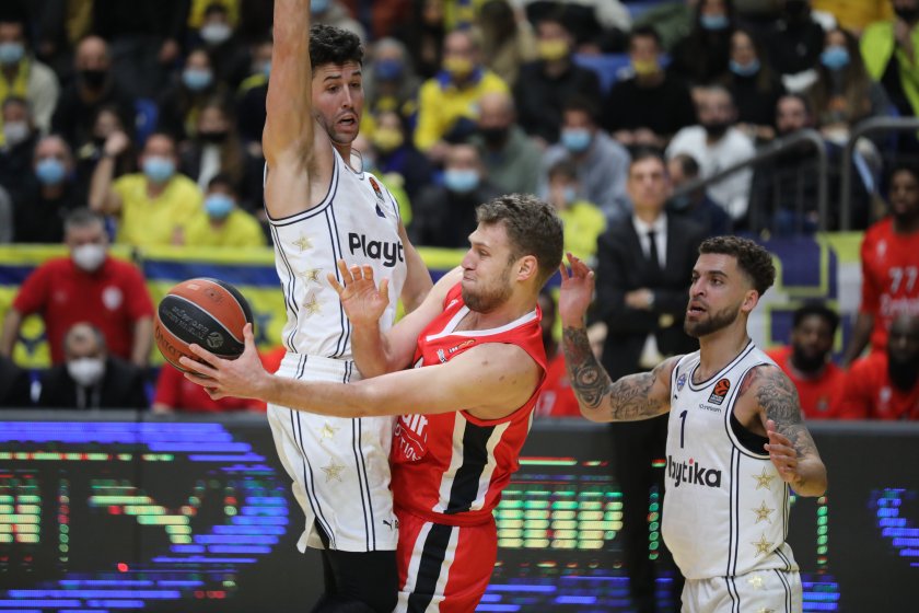 Българският баскетболист Александър Везенков е убеден, че неговият Олимпиакос ще