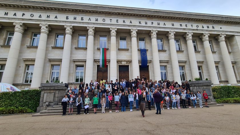 Най-масовото изпълнение на химна Върви, народе възродени организират в София