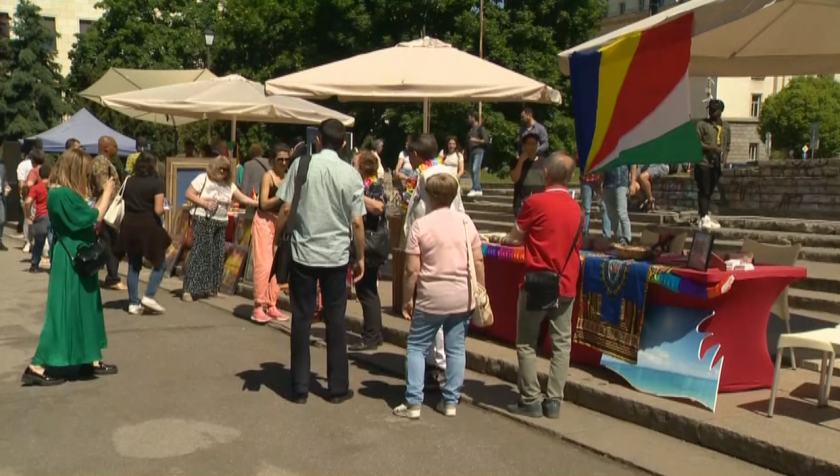 С песни, танци и цветове в София отбелязват Деня на Африка