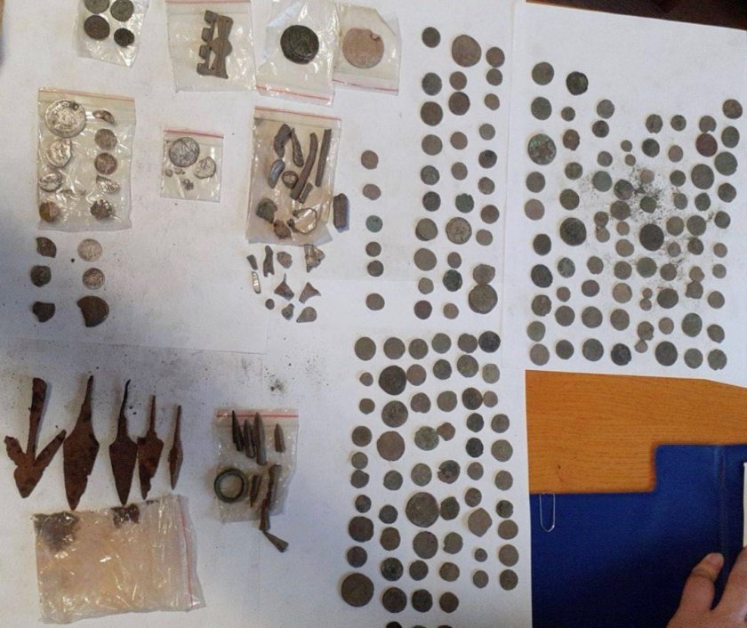 иззеха множество предмети културно историческа стойност операция полицията снимки