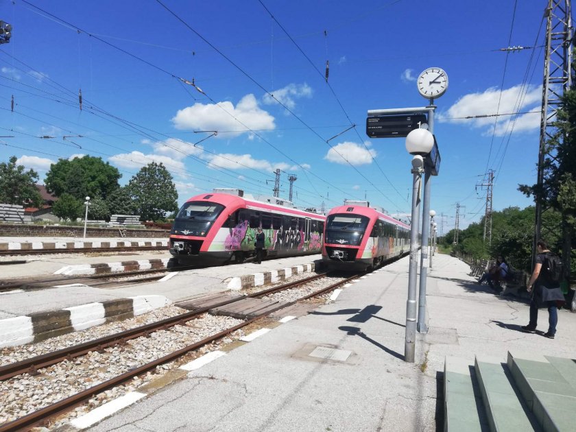 Над 100 пътници чакаха 2 часа за превоз след повреда във влака Свиленград-Пловдив