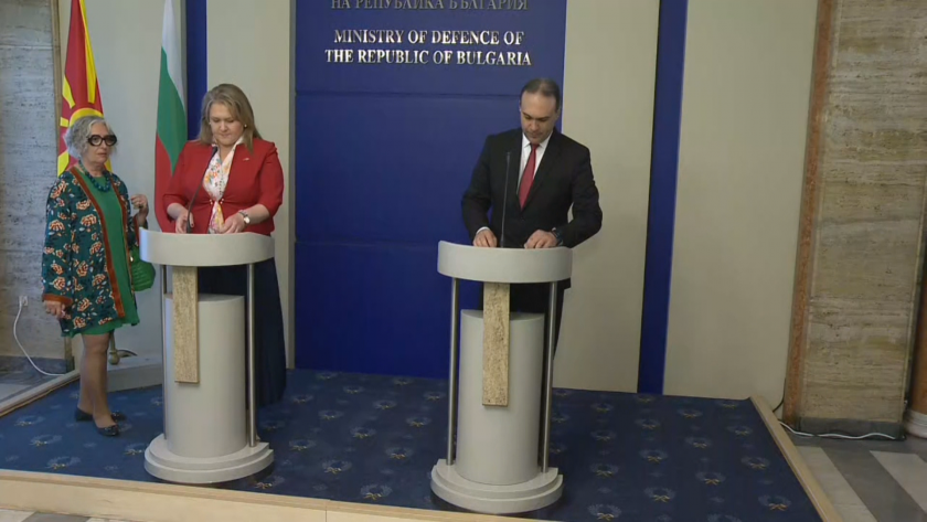 Часове след като еврокомисарят по разширяването Оливер Вархеи замина от