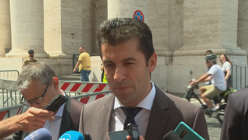 Премиерът Кирил Петков говори пред журналисти след среща с италианския