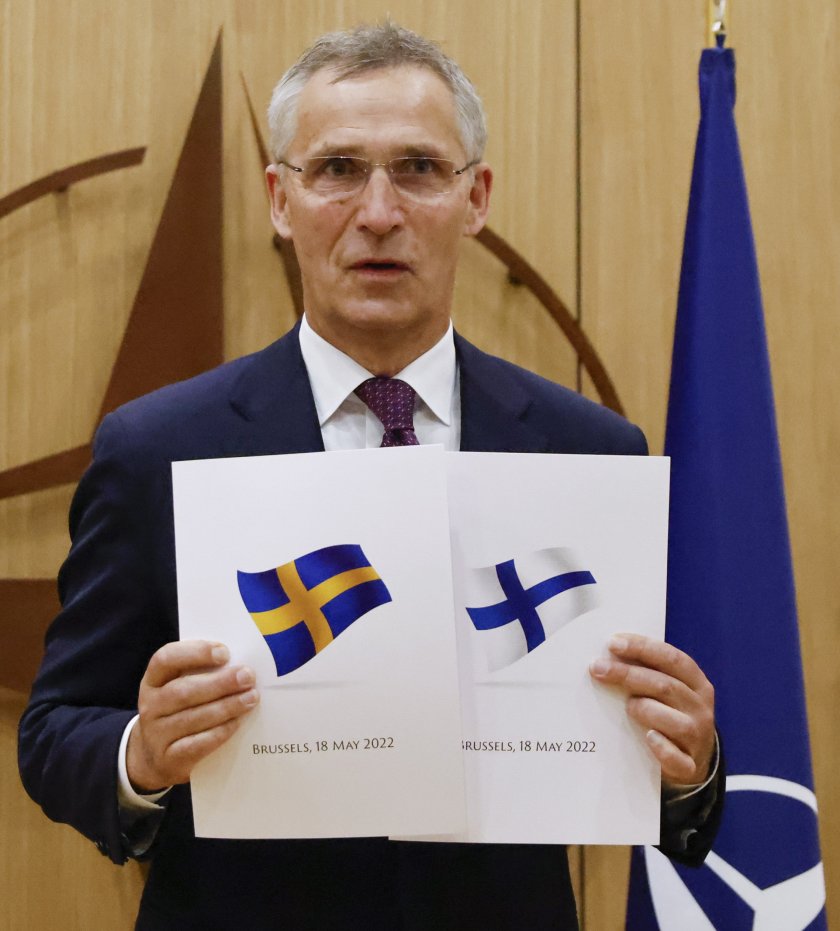Швеция и Финландия официално подадоха молби за членство в НАТО.