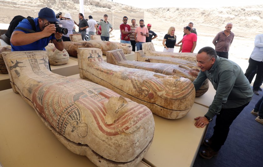 250 цветни дървени саркофага ценни артефакти древен египет снимки