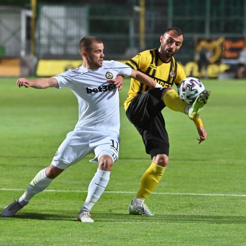 Отборът на Ботев (Пловдив) надигра с 2:1 като домакин състава