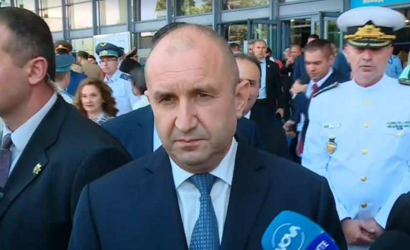 Президентът Румен Радев коментира актуални теми пред журналисти в Пловдив.Няма