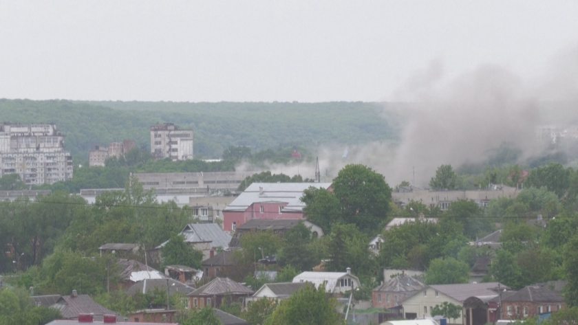 9 души са загинали при новите руски бомбардировки над Харков.