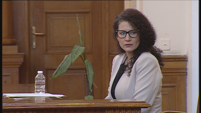 Калина Константинова се извини на всички, които са се почувствали засегнати от видеообръщението ѝ