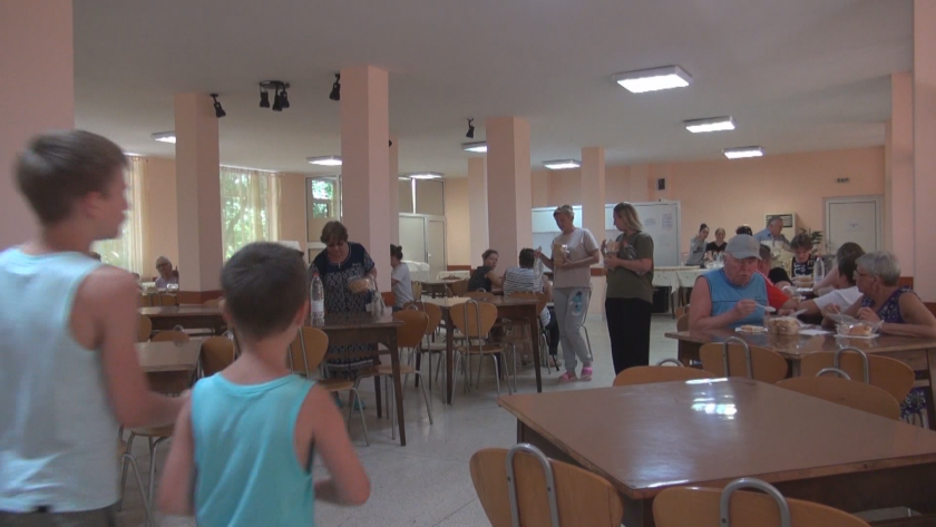 Недоволство от украинските бежанци във втория ден по преместването им