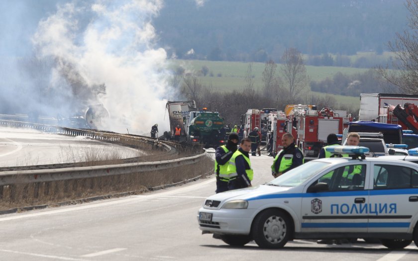 Временно е ограничено движението в района на 114 км на