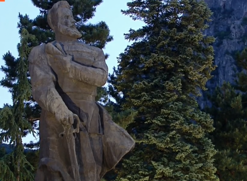 Във Враца се провежда тържествена-заря проверка по повод 2 юни