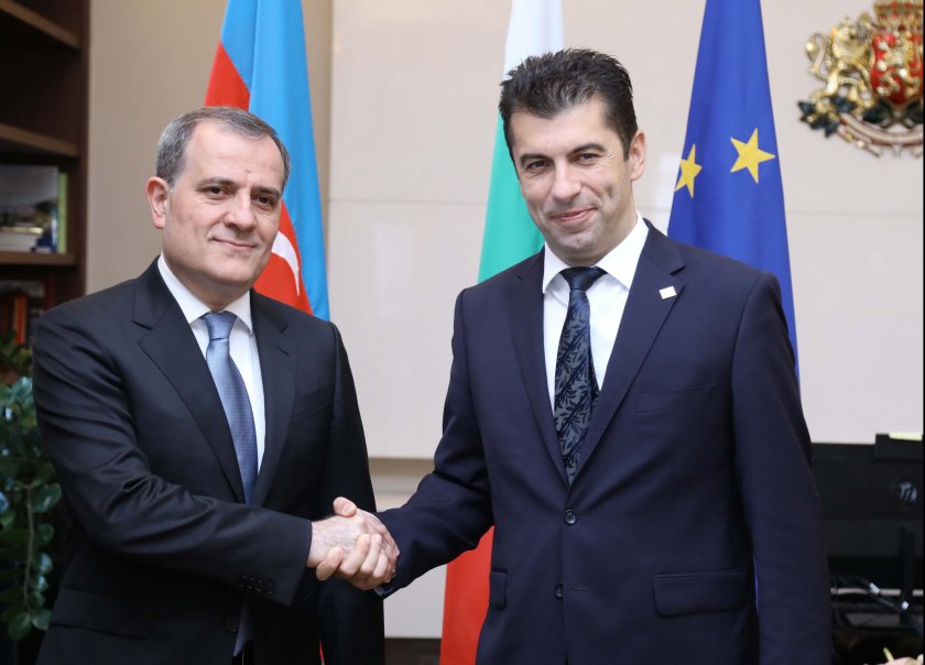 кирил петков срещна външния министър азербайджан