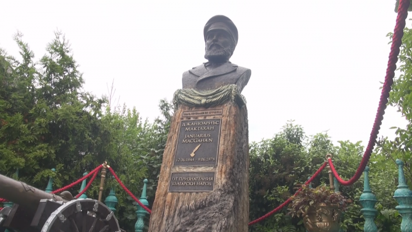 Паметник на американския журналист Макгахан беше открит край Созопол. Военният