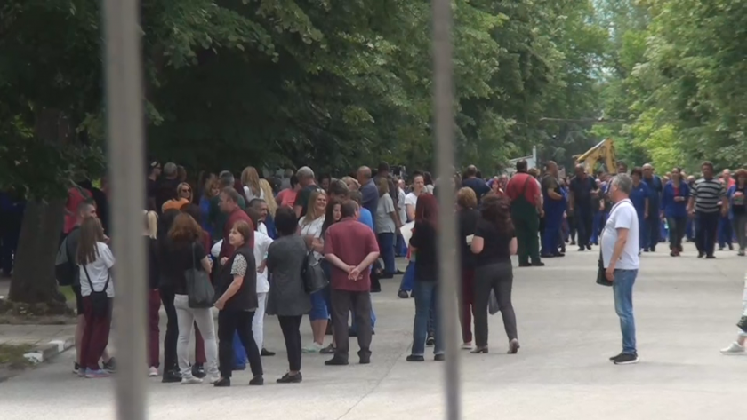 Работниците и служителите във ВМЗ-Сопот излязоха на протест днес. Причината