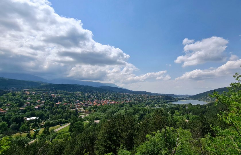 И днес почти в цялата страна ще бъде горещо с