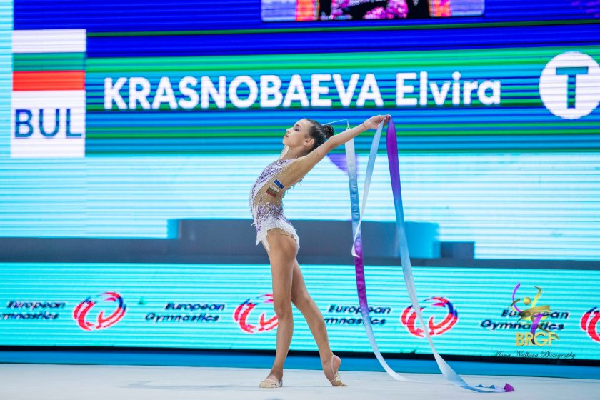 Националният отбор на България по художествена гимнастика при девойките води