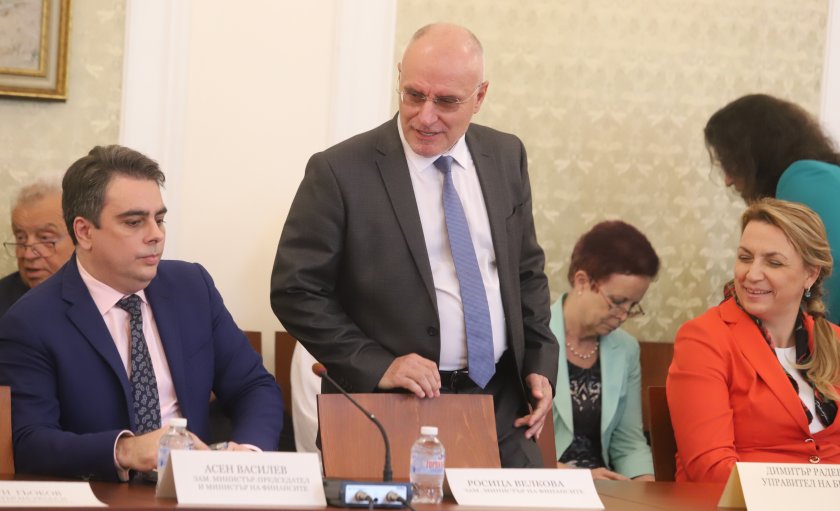 Вицепремиерът и финансов министър Асен Василев още веднъж призова депутатите