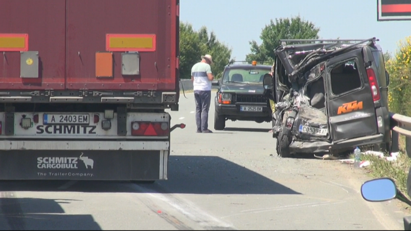 Тежка катастрофа е станала на пътя Варна - Бургас, в