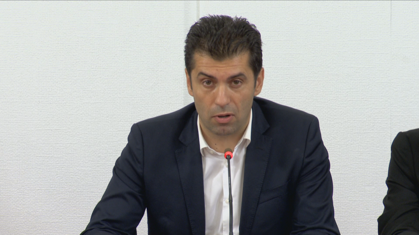 Премиерът Кирил Петков е във Велико Търново, където говори пред