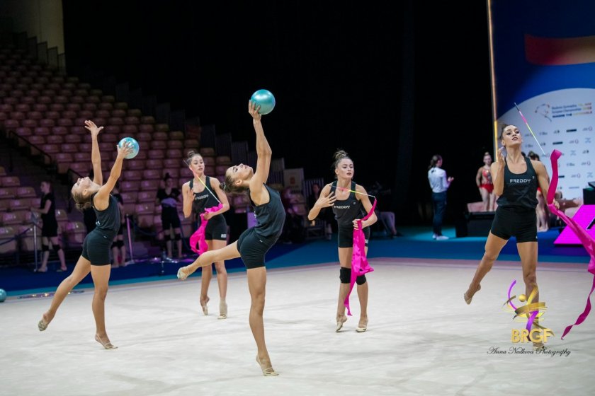 българският ансамбъл художествена гимнастика успешна подиум тренировка тел авив