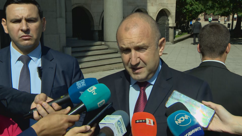 Президентът за френското предложение: Министър-председателят не е куриер, а премиер!