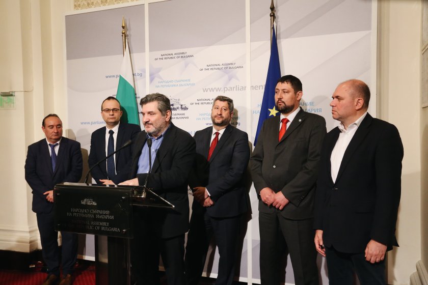 Демократична България настояват да се създаде временна парламентарна комисия за