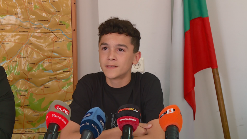 Добрият пример в препълнения с политически страсти ден днес идва