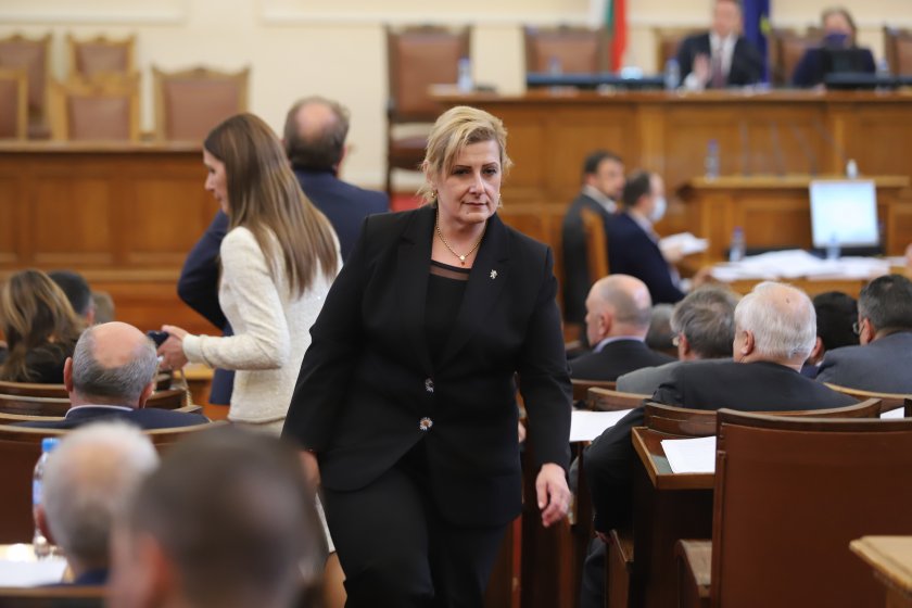 Елена Гунчева вече официално е независим депутат, след като председателят
