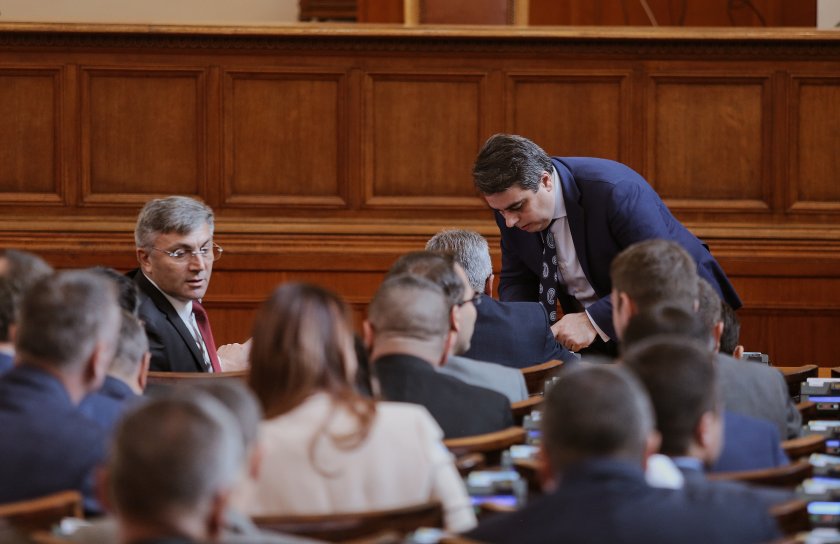 Трети ден продължава бюджетният маратон в парламента. За 10:00 часа