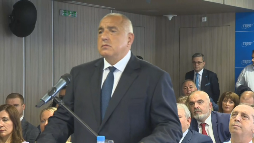 Представители на ПП ГЕРБ дават изявление пред медиите в Централата