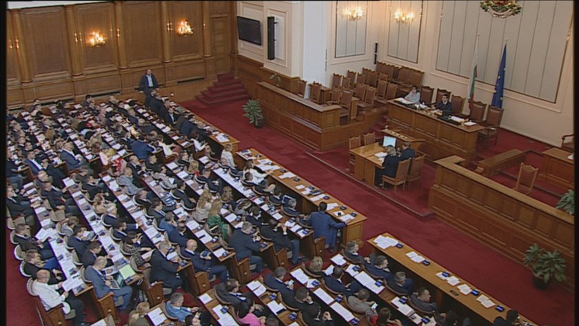 След два дни на провалени редовни парламентарни заседания заради липсата