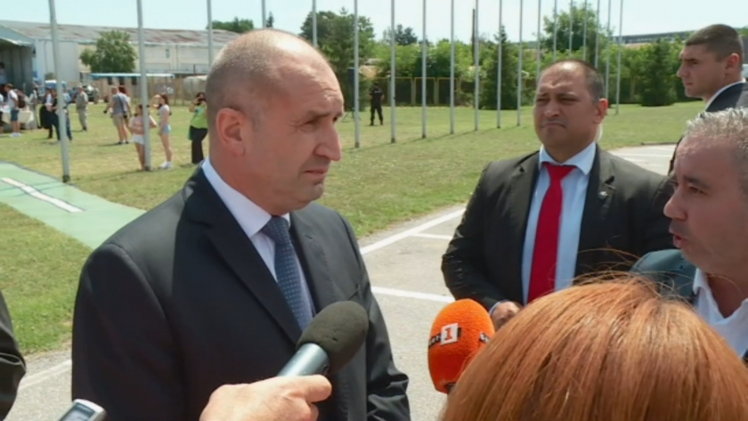 Президентът Румен Радеве на посещение в Граф Игнатиево, където отбелязват