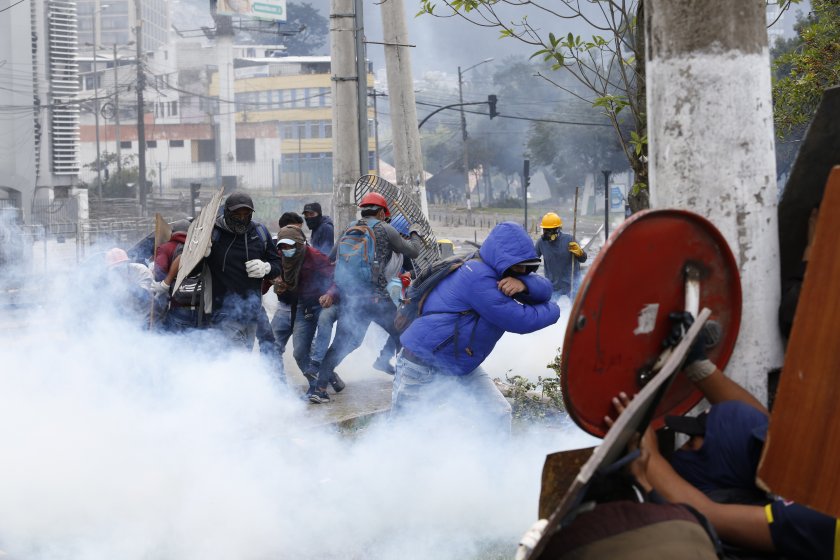 папата призова спокойствие засегнатия протести еквадор