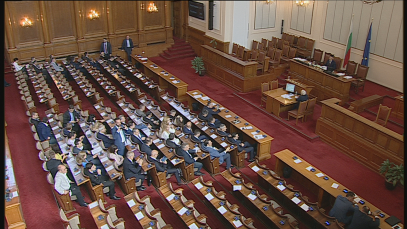 Редовното заседание на парламента се провали поради липса на кворум
