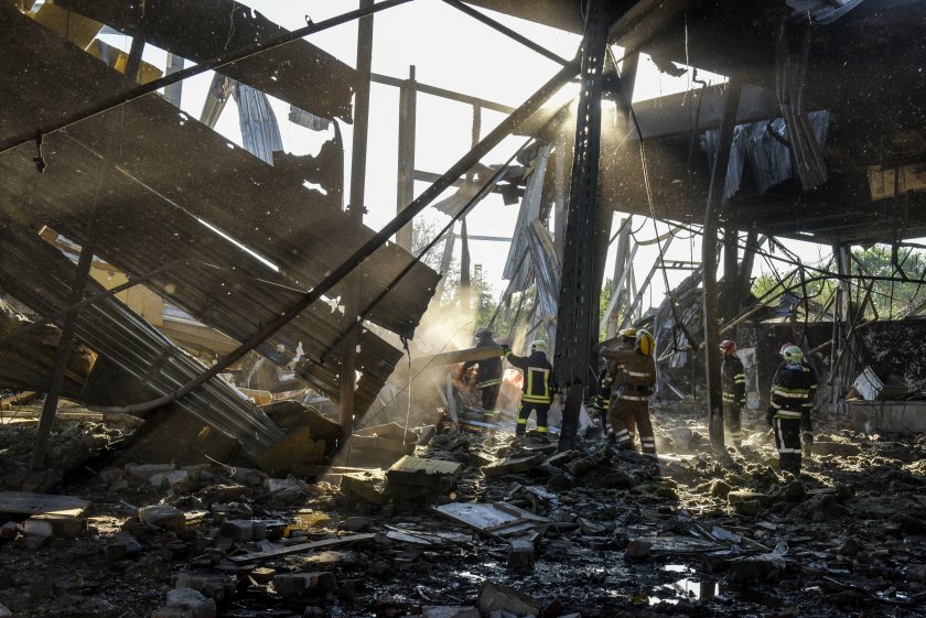 увеличават жертвите ракетните удари търговски център кременчук