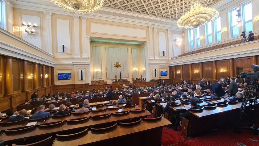 Със 170 гласа за парламентът прие предложението на Демократична България