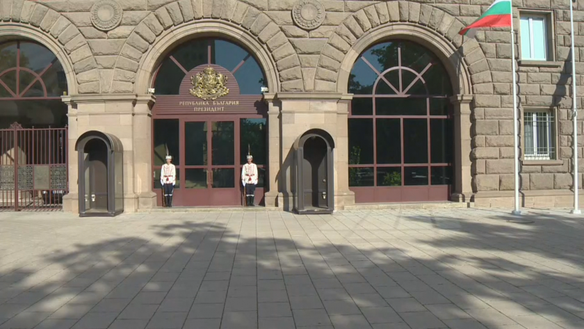 Президентът Румен Радев започна консултации с представители на парламентарните групи