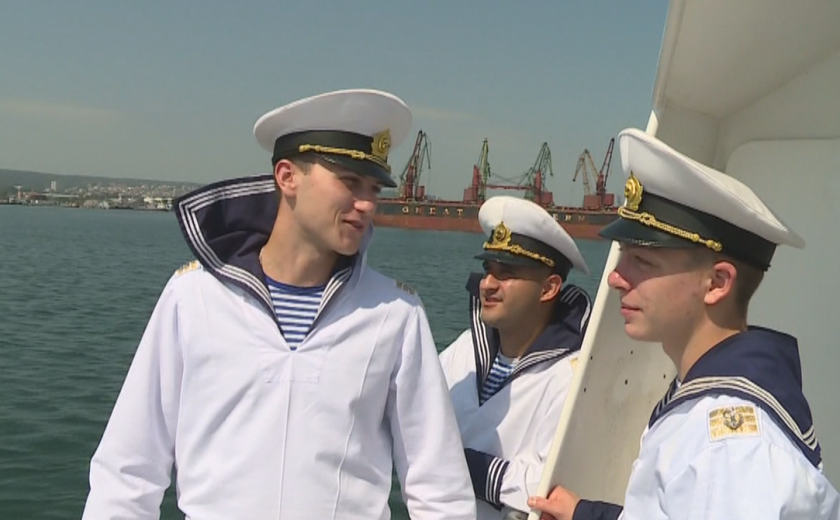 Днес отбелязваме Деня на моряка.По традиция на този ден младежи